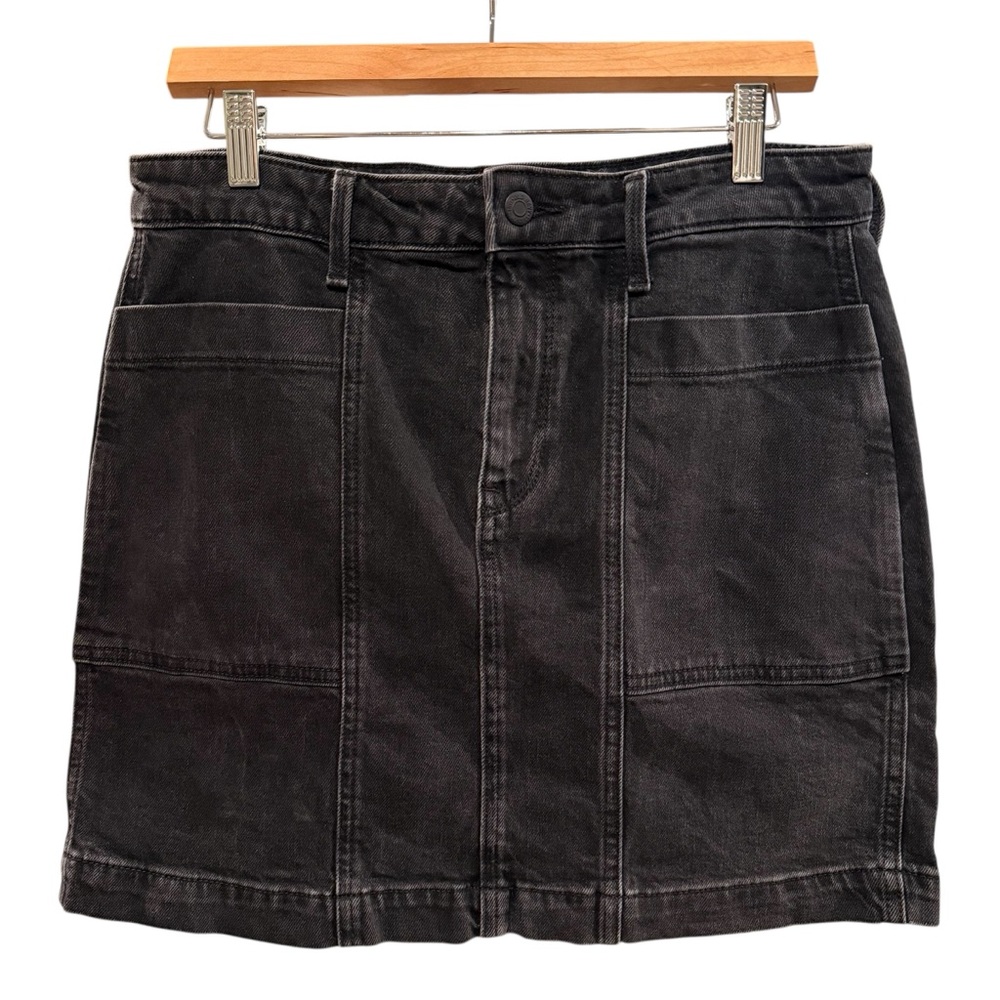 Old Navy High-Waisted Utility-Pocket Black Jean Skirt for Women in Black Jack - Picture 3 of 7